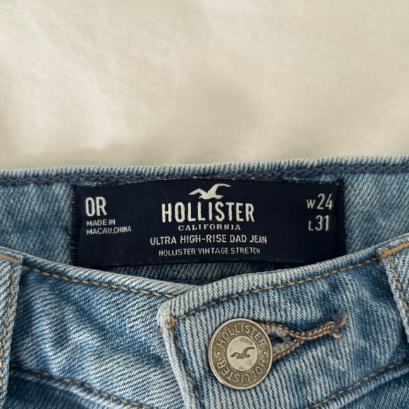 Hollister Ultra High-Rise Dad Jean - Picture 3 of 3